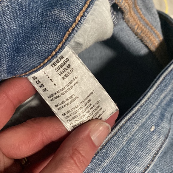 Light wash American Eagle mid-rise jegging - Picture 3 of 6